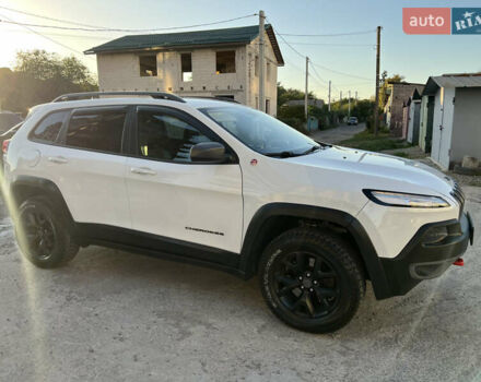 Білий Джип Cherokee, об'ємом двигуна 2.36 л та пробігом 184 тис. км за 13800 $, фото 7 на Automoto.ua