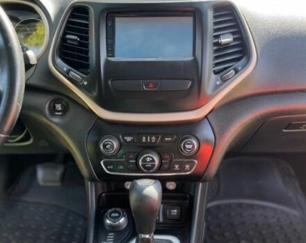 Белый Джип Чероки, объемом двигателя 3.2 л и пробегом 129 тыс. км за 10000 $, фото 8 на Automoto.ua