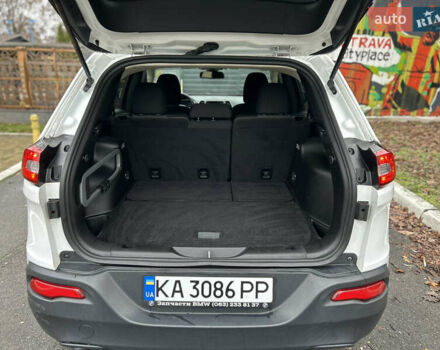 Белый Джип Чероки, объемом двигателя 2.36 л и пробегом 118 тыс. км за 13999 $, фото 19 на Automoto.ua