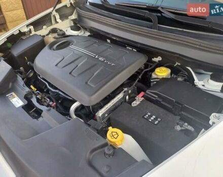 Белый Джип Чероки, объемом двигателя 3.24 л и пробегом 142 тыс. км за 13500 $, фото 1 на Automoto.ua