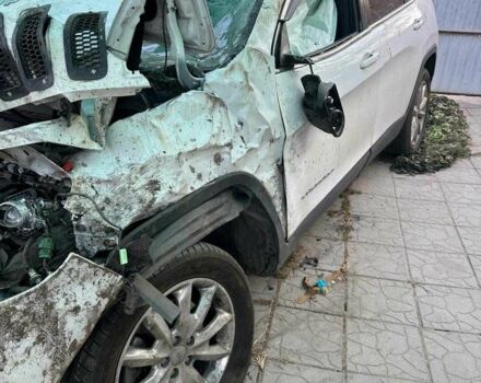 Белый Джип Чероки, объемом двигателя 2.4 л и пробегом 185 тыс. км за 4400 $, фото 5 на Automoto.ua