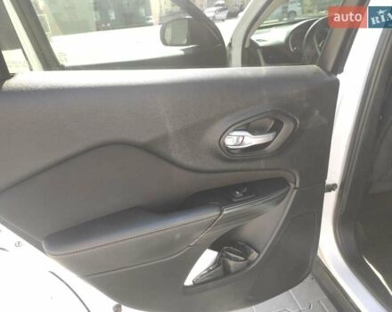 Белый Джип Чероки, объемом двигателя 2.36 л и пробегом 153 тыс. км за 13700 $, фото 27 на Automoto.ua