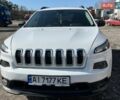 Белый Джип Чероки, объемом двигателя 2.36 л и пробегом 120 тыс. км за 12000 $, фото 1 на Automoto.ua