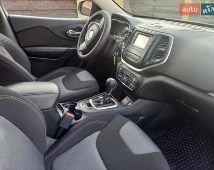 Белый Джип Чероки, объемом двигателя 3.24 л и пробегом 142 тыс. км за 13500 $, фото 7 на Automoto.ua