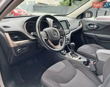 Белый Джип Чероки, объемом двигателя 2.36 л и пробегом 197 тыс. км за 12899 $, фото 34 на Automoto.ua