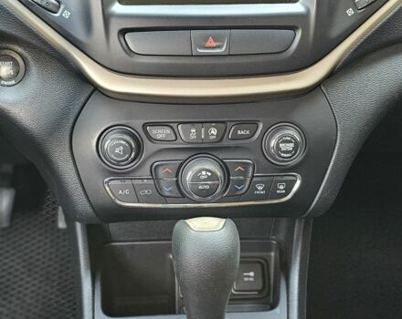 Білий Джип Cherokee, об'ємом двигуна 3.2 л та пробігом 136 тис. км за 14500 $, фото 4 на Automoto.ua