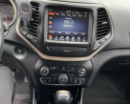Білий Джип Cherokee, об'ємом двигуна 2.36 л та пробігом 180 тис. км за 12800 $, фото 11 на Automoto.ua