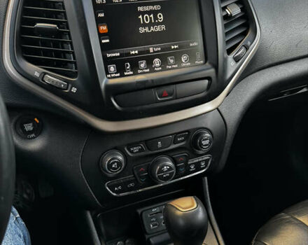 Білий Джип Cherokee, об'ємом двигуна 2.36 л та пробігом 155 тис. км за 13900 $, фото 20 на Automoto.ua