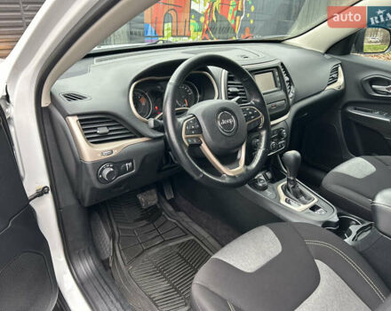 Белый Джип Чероки, объемом двигателя 2.36 л и пробегом 118 тыс. км за 13999 $, фото 13 на Automoto.ua