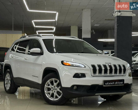 Джип Cherokee 2017 у Миколаєві на Automoto.ua Білий Джип Cherokee, об'ємом двигуна 2.36 л та пробігом 107 тис. км за 12999 $, фото 3 на Automoto.ua