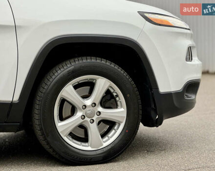 Белый Джип Чероки, объемом двигателя 2.36 л и пробегом 183 тыс. км за 11999 $, фото 7 на Automoto.ua