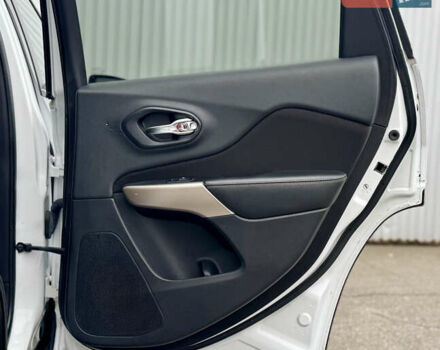 Белый Джип Чероки, объемом двигателя 2.36 л и пробегом 183 тыс. км за 11999 $, фото 24 на Automoto.ua