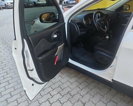 Білий Джип Cherokee, об'ємом двигуна 3.24 л та пробігом 131 тис. км за 13200 $, фото 8 на Automoto.ua