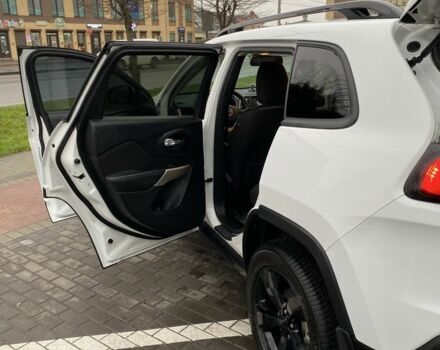 Білий Джип Cherokee, об'ємом двигуна 2.4 л та пробігом 71 тис. км за 15000 $, фото 11 на Automoto.ua