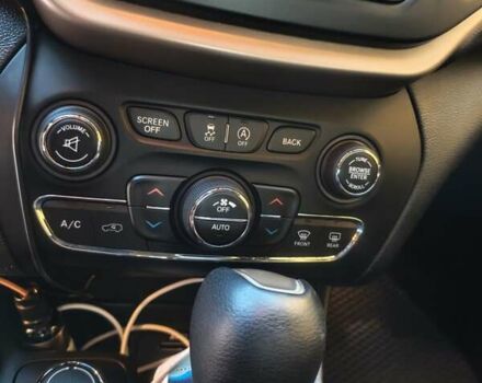 Білий Джип Cherokee, об'ємом двигуна 3.24 л та пробігом 131 тис. км за 13200 $, фото 13 на Automoto.ua