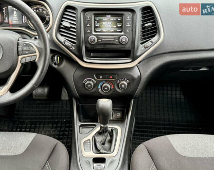 Белый Джип Чероки, объемом двигателя 2.36 л и пробегом 183 тыс. км за 11999 $, фото 23 на Automoto.ua