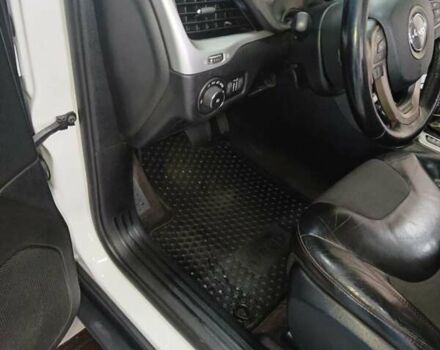 Джип Чероки 2017 в Кропивницком (Кировограде) на Automoto.ua Белый Джип Чероки, объемом двигателя 2.36 л и пробегом 217 тыс. км за 16500 $, фото 7 на Automoto.ua