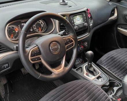 Білий Джип Cherokee, об'ємом двигуна 2.4 л та пробігом 71 тис. км за 15000 $, фото 1 на Automoto.ua