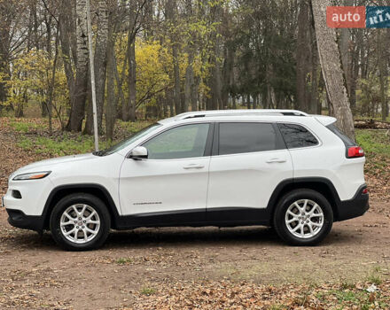 Белый Джип Чероки, объемом двигателя 3.2 л и пробегом 113 тыс. км за 15200 $, фото 1 на Automoto.ua