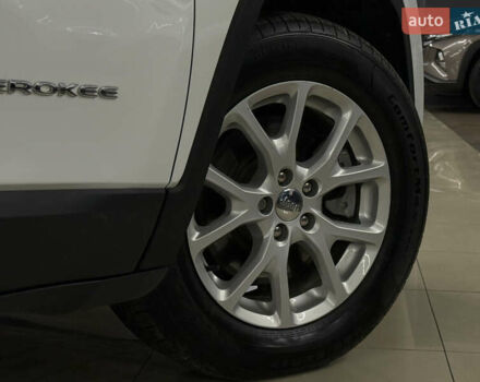 Джип Cherokee 2017 у Миколаєві на Automoto.ua Білий Джип Cherokee, об'ємом двигуна 2.36 л та пробігом 107 тис. км за 12999 $, фото 15 на Automoto.ua