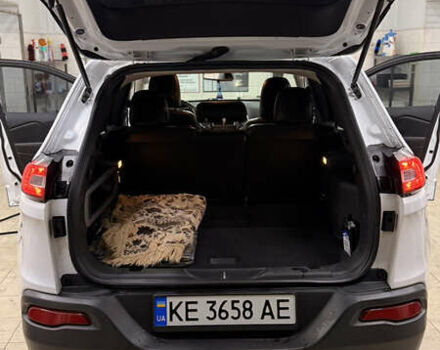 Белый Джип Чероки, объемом двигателя 2.36 л и пробегом 149 тыс. км за 14000 $, фото 11 на Automoto.ua