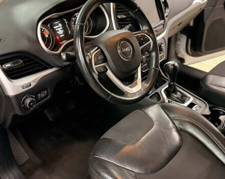 Белый Джип Чероки, объемом двигателя 2.36 л и пробегом 149 тыс. км за 14000 $, фото 15 на Automoto.ua