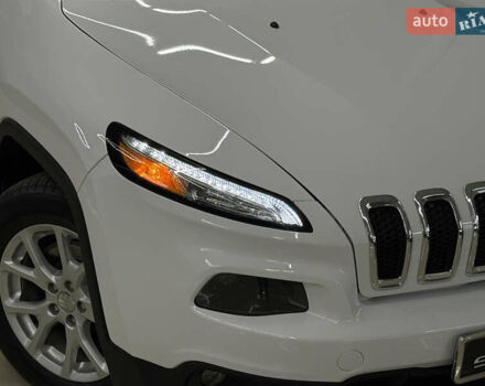 Белый Джип Чероки, объемом двигателя 2.36 л и пробегом 107 тыс. км за 12699 $, фото 5 на Automoto.ua