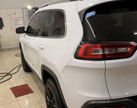 Белый Джип Чероки, объемом двигателя 2.36 л и пробегом 149 тыс. км за 14000 $, фото 9 на Automoto.ua