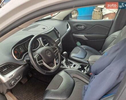 Белый Джип Чероки, объемом двигателя 2.36 л и пробегом 106 тыс. км за 16500 $, фото 15 на Automoto.ua