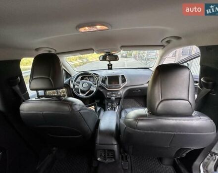 Джип Чероки 2017 в Киеве на Automoto.ua Белый Джип Чероки, объемом двигателя 2.36 л и пробегом 139 тыс. км за 17500 $, фото 7 на Automoto.ua
