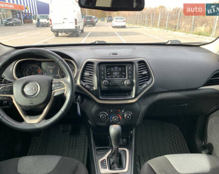 Белый Джип Чероки, объемом двигателя 2.36 л и пробегом 135 тыс. км за 12600 $, фото 9 на Automoto.ua