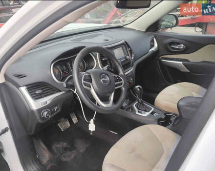 Білий Джип Cherokee, об'ємом двигуна 2.4 л та пробігом 180 тис. км за 6900 $, фото 12 на Automoto.ua