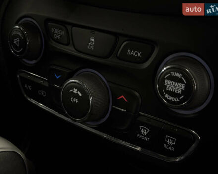 Джип Cherokee 2017 у Миколаєві на Automoto.ua Білий Джип Cherokee, об'ємом двигуна 2.36 л та пробігом 107 тис. км за 12999 $, фото 31 на Automoto.ua