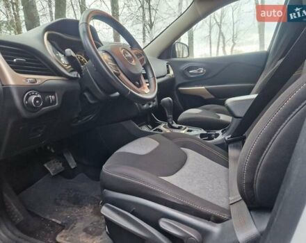 Білий Джип Cherokee, об'ємом двигуна 3.24 л та пробігом 71 тис. км за 13700 $, фото 13 на Automoto.ua