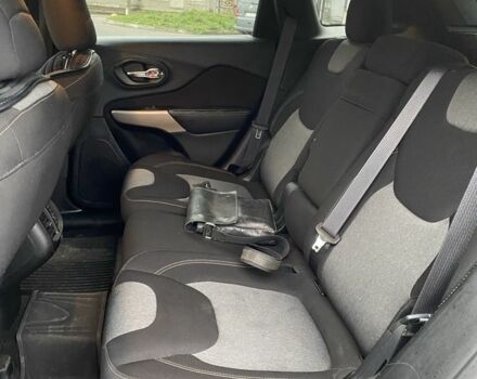 Білий Джип Cherokee, об'ємом двигуна 2.4 л та пробігом 71 тис. км за 15000 $, фото 2 на Automoto.ua