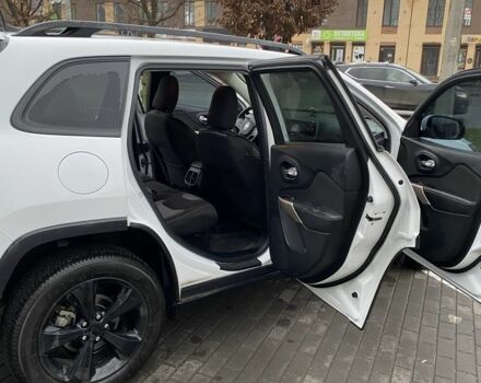 Білий Джип Cherokee, об'ємом двигуна 2.4 л та пробігом 71 тис. км за 15000 $, фото 14 на Automoto.ua