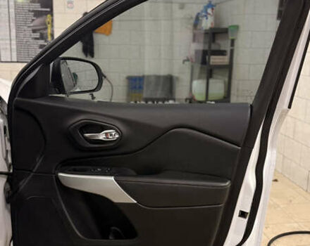 Белый Джип Чероки, объемом двигателя 2.36 л и пробегом 149 тыс. км за 14000 $, фото 19 на Automoto.ua