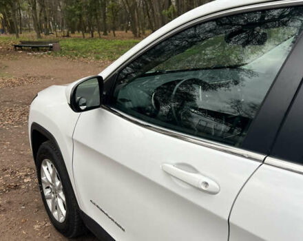 Белый Джип Чероки, объемом двигателя 3.2 л и пробегом 113 тыс. км за 15200 $, фото 4 на Automoto.ua