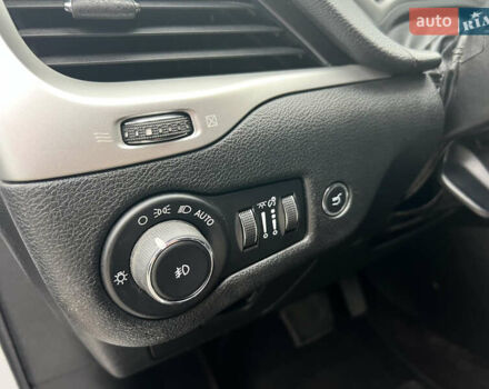 Білий Джип Cherokee, об'ємом двигуна 2.36 л та пробігом 146 тис. км за 13700 $, фото 11 на Automoto.ua