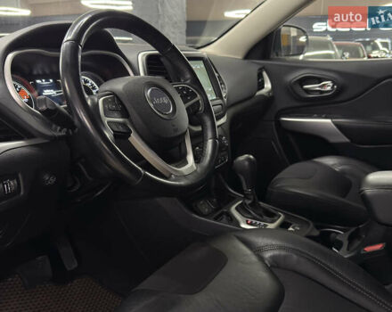 Джип Cherokee 2017 у Миколаєві на Automoto.ua Білий Джип Cherokee, об'ємом двигуна 2.36 л та пробігом 107 тис. км за 12999 $, фото 17 на Automoto.ua