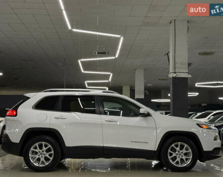 Джип Cherokee 2017 у Миколаєві на Automoto.ua Білий Джип Cherokee, об'ємом двигуна 2.36 л та пробігом 107 тис. км за 12999 $, фото 6 на Automoto.ua
