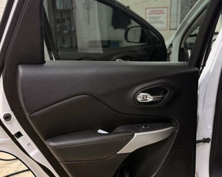 Белый Джип Чероки, объемом двигателя 2.36 л и пробегом 149 тыс. км за 14000 $, фото 20 на Automoto.ua