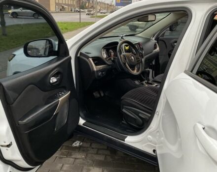 Білий Джип Cherokee, об'ємом двигуна 2.4 л та пробігом 71 тис. км за 15000 $, фото 10 на Automoto.ua