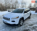 Белый Джип Чероки, объемом двигателя 2.36 л и пробегом 260 тыс. км за 12000 $, фото 1 на Automoto.ua