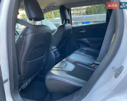 Білий Джип Cherokee, об'ємом двигуна 2.4 л та пробігом 79 тис. км за 15400 $, фото 16 на Automoto.ua
