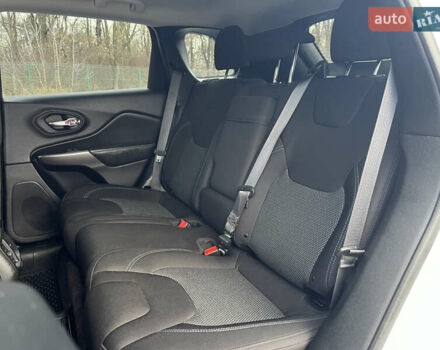 Белый Джип Чероки, объемом двигателя 2.36 л и пробегом 73 тыс. км за 15900 $, фото 17 на Automoto.ua