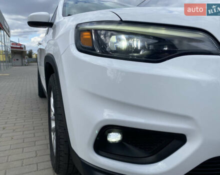 Білий Джип Cherokee, об'ємом двигуна 2.36 л та пробігом 149 тис. км за 13800 $, фото 10 на Automoto.ua