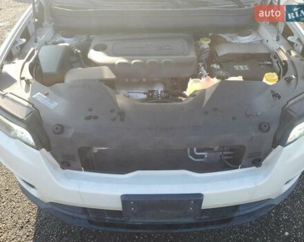 Джип Чероки 2018 в Киеве на Automoto.ua Белый Джип Чероки, объемом двигателя 2.36 л и пробегом 70 тыс. км за 11388 $, фото 9 на Automoto.ua