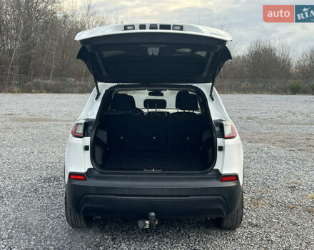 Белый Джип Чероки, объемом двигателя 2.36 л и пробегом 73 тыс. км за 15900 $, фото 10 на Automoto.ua