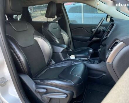 Белый Джип Чероки, объемом двигателя 2.4 л и пробегом 79 тыс. км за 15900 $, фото 7 на Automoto.ua